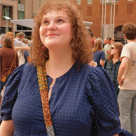 Meet your Posher, Eliza - Picture 1 of 2